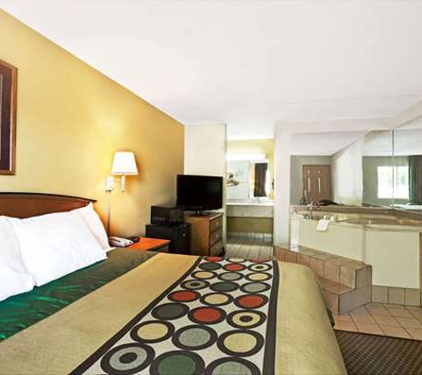 Super 8 by Wyndham Charlotte Downtown Area - Charlotte, NC