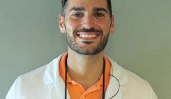 Dental Wellness Team - Coral Springs, FL. Coral Springs dentist David Luis Amador, DDS of Dental Wellness Team