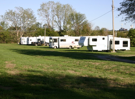 Diehl's Corner RV Park - Butler, MO