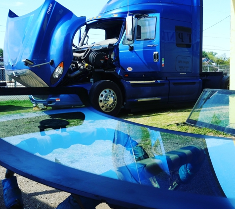 Rivera's Auto Glass - San Antonio, TX. Windshield Replacement
2012 International Prostar