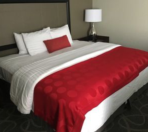 Ramada by Wyndham Des Moines Airport - Des Moines, IA