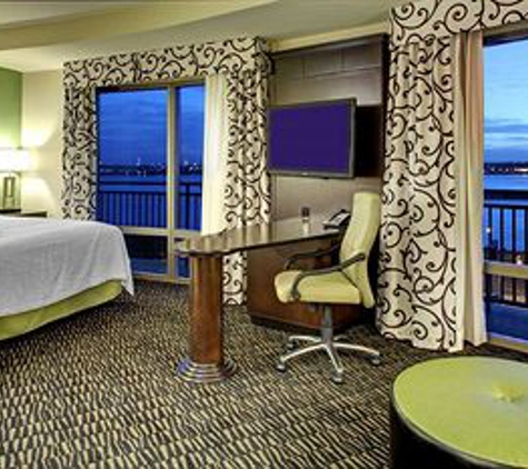 Hampton Inn & Suites Baton Rouge Downtown - Baton Rouge, LA