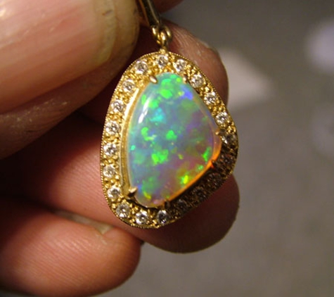 Hervey Bay Jewellers - Eli Waters, QLD