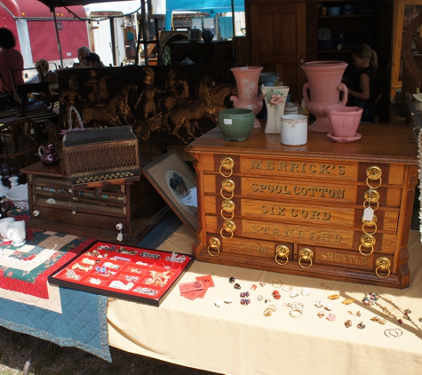 Allegan Antiques Market - Allegan, MI