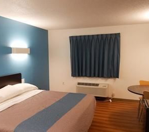 Motel 6 - Indianapolis, IN