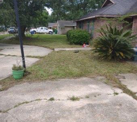 DJ's Professional Lawn Care Service - Slidell, LA. front after cutting