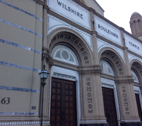 Wilshire Boulevard Temple - Los Angeles, CA. Front doors