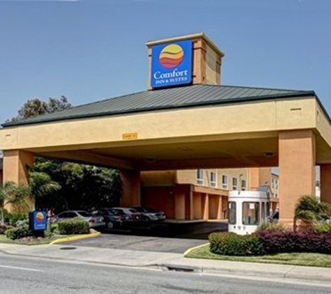 Comfort Inn & Suites - Oakland, CA