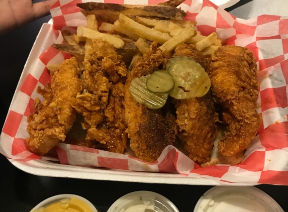 Deezies Hot Chicken - Murfreesboro, TN