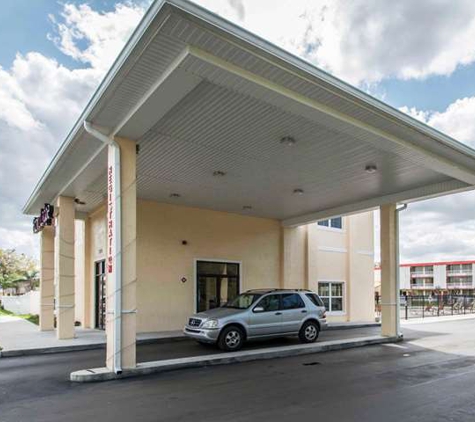 Econo Lodge - Kissimmee, FL