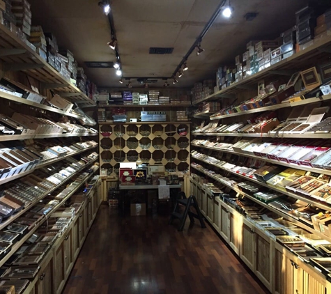 Fair Oaks Cigar Lounge - Newport Beach, CA