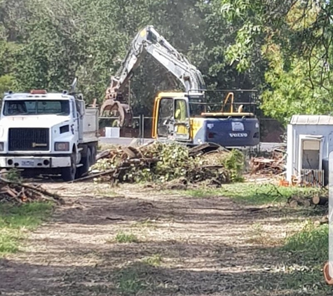 Darrel's Diggers - Benalla, VIC. Our cottage demolition.