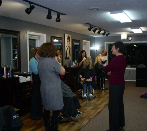 Broadway Salon and Spa - Aurora, IN