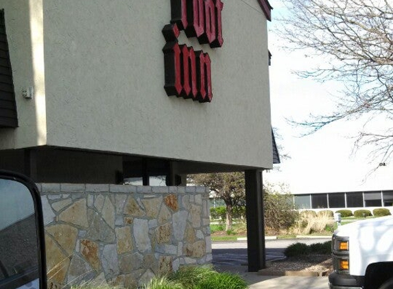 Red Roof Inn - Holland, OH