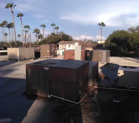 C& B ELECTRIC & A/C SERVICES - Mcallen, TX. Air conditioning units for a commercial building in McAllen Texas south 12 street