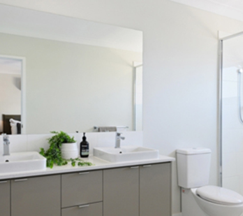 Bradnam's Windows & Doors - Bungalow, QLD. 2-Panel Semi Frameless Shower Screen
