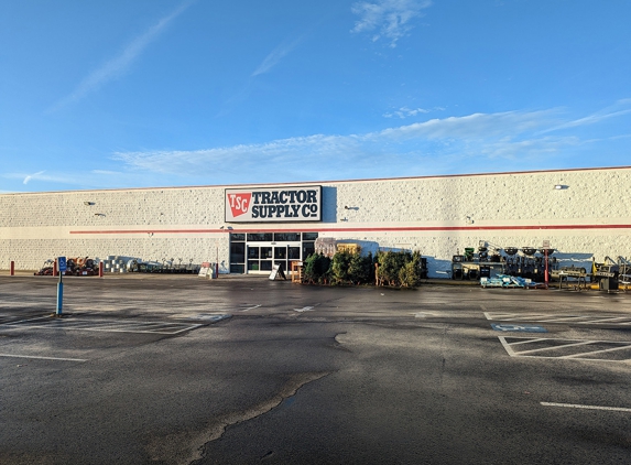 Tractor Supply Co - Jamestown, TN