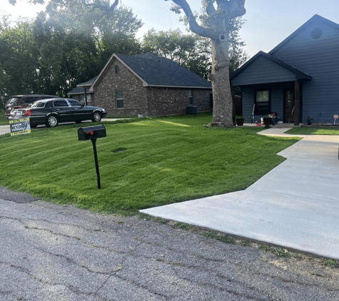 Malverns Lawn Care - Denison, TX