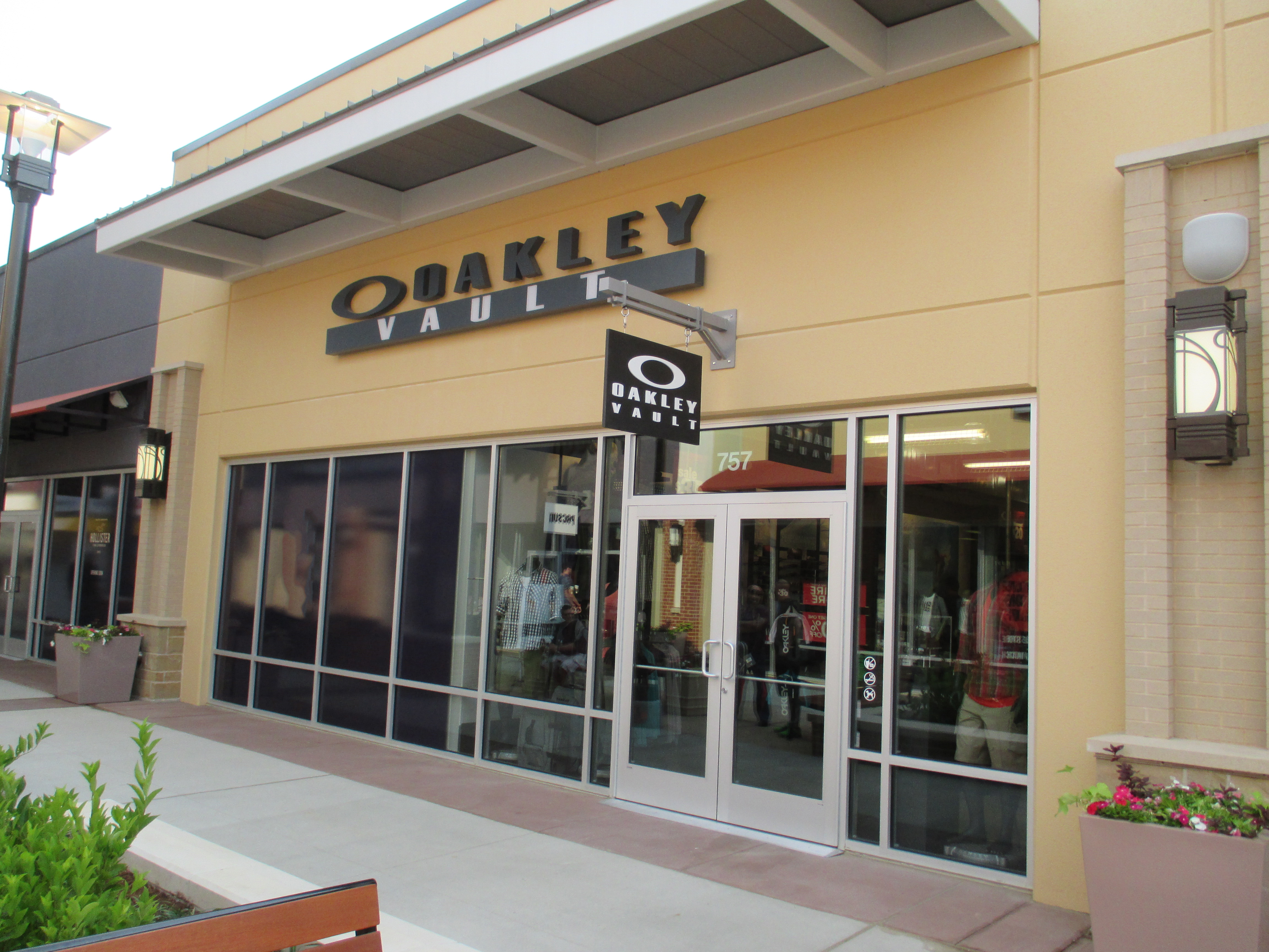 oakley vault chesterfield