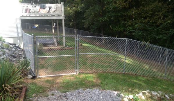 Matt Davidson Fencing - Hopkinsville, KY. 6%20ft%20chainlink%20with%205%201%2F2%20ft%20gateway