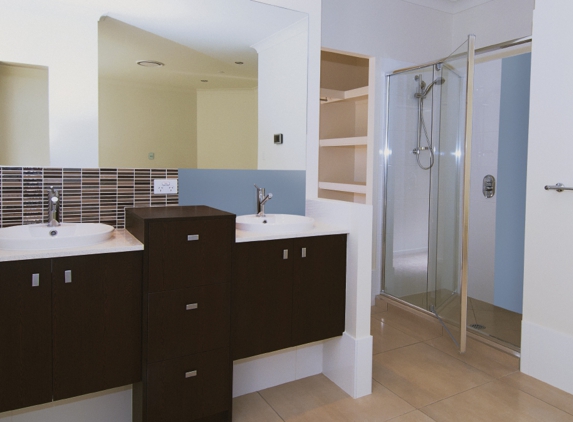 Bradnam's Windows & Doors - Emerald, QLD. Framed Shower Screen