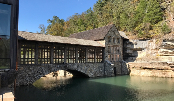 Dogwood Canyon Nature Park - Lampe, MO