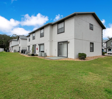 Village Park Townhomes - Lady Lake, FL