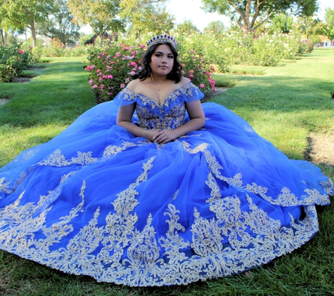 Joseph Zahnle Photography - Caldwell, ID. Quince sitting pose