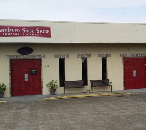 Cantilever Shoe Store - Metairie, LA