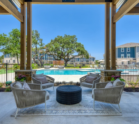 Estraya Boerne Apartments - Boerne, TX