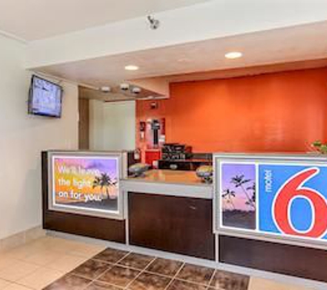 Motel 6 - Salinas, CA