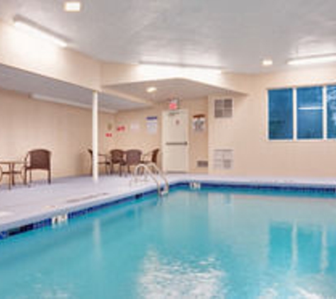 Baymont Inn & Suites - East Windsor, CT