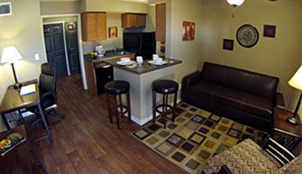 Eagle's Den Suites Kenedy a Travelodge by Wyndham - Kenedy, TX