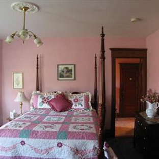 Covington Manor Bed and Breakfast - Cambridge, WI