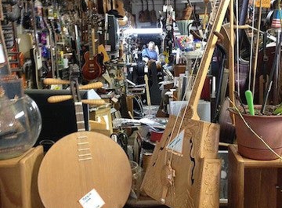 Guitar Junkyard - La Salle, IL