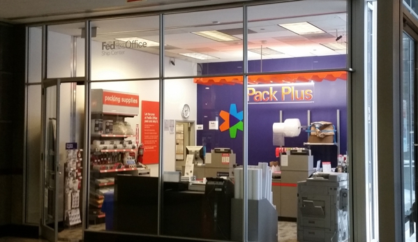 FedEx Office Ship Center - Chicago, IL