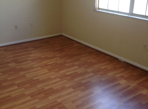 Home Sweet Home Maid Service Inc - Pembroke Pines, FL. Laminate floor 954-4428099