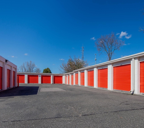 Public Storage - West Babylon, NY