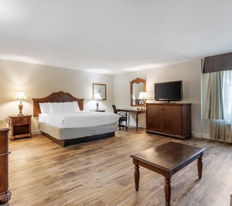 Best Western Plus Steeplegate Inn - Davenport, IA