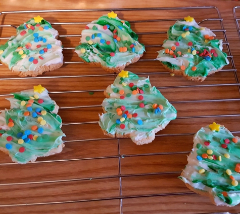 Mandi's Cookies and More - Pittsburgh, PA. Christmas Tree Shortbread Cookies