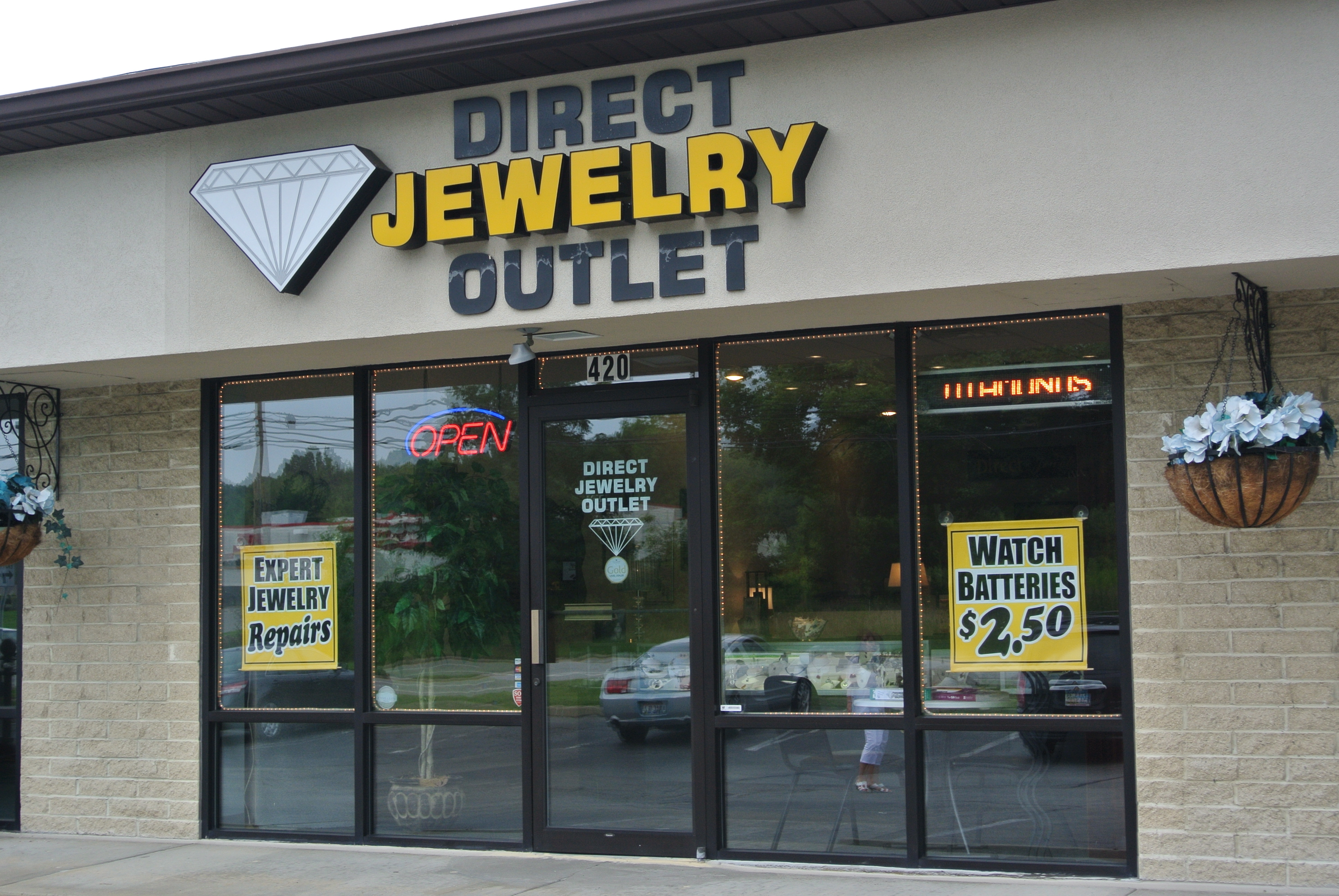 Jewelry sales outlet stores