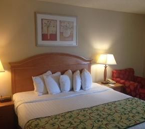 Baymont Inn & Suites - Kalamazoo, MI