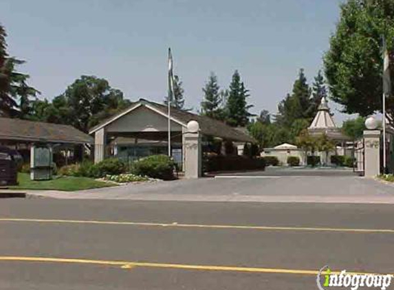 Woodlake Close Apartments - Sacramento, CA