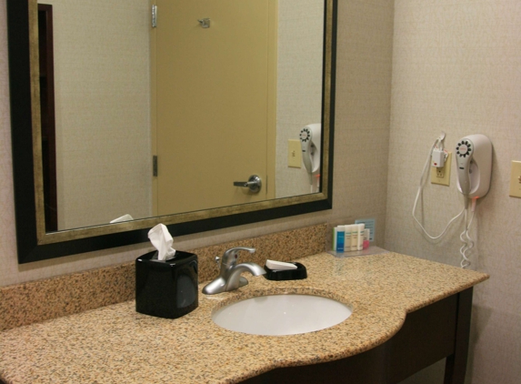 Hampton Inn & Suites West Point - West Point, MS