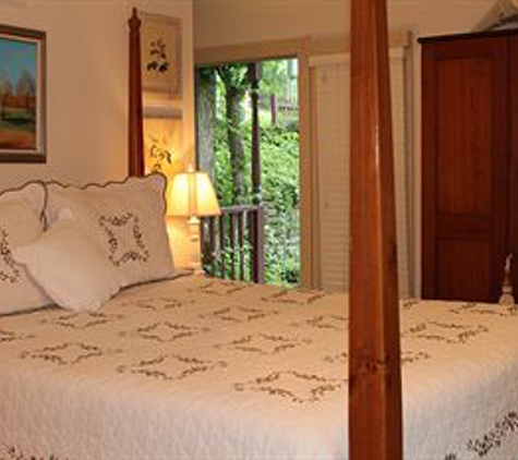 Hidden Springs Bed & Breakfast - Eureka Springs, AR