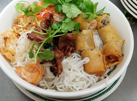 Pho of the desert - Indio, CA. Vermicelli