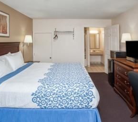 Days Inn by Wyndham Fort Wayne - Fort Wayne, IN