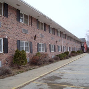 Best Budget Inn & Suites - Charles City, IA