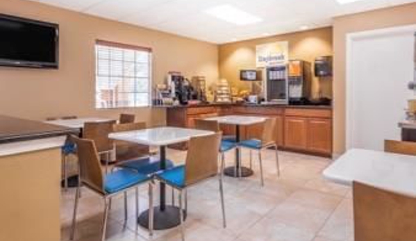 Days Inn by Wyndham Trenton - Trenton, GA