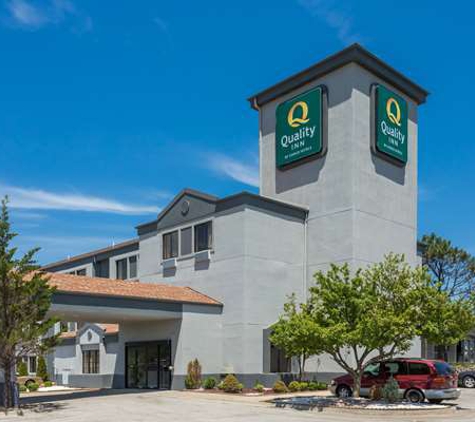 Americas Best Value Inn and Suites - Lees Summit, MO